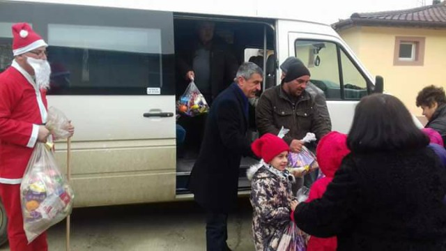 Daruri pentru şcolarii şi preşcolarii din Cogealac