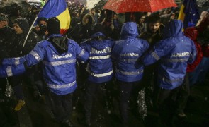 INCIDENTE la protestul din Piaţa Victoriei