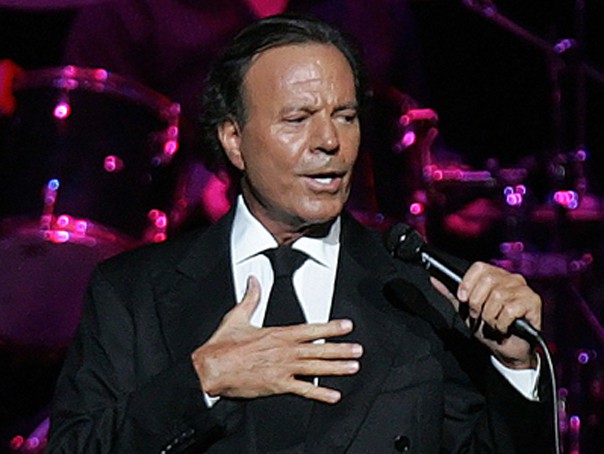 Julio Iglesias va face recurs în procesul de paternitate
