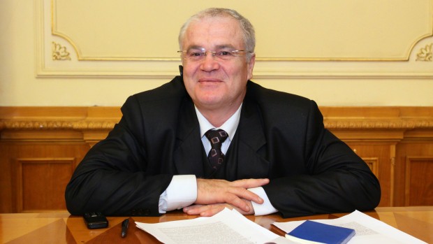 SCANDALOS: Eugen Nicolicea a făcut Dreptul la 50 de ani, la Spiru Haret, forma de Învăţământ la Distanţă, iar acum se dă mare jurist în Parlament!