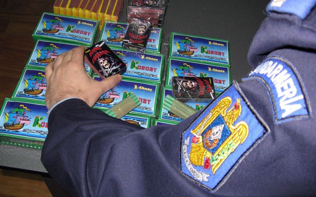 Amenzi uriaşe și zeci de dosare penale pentru românii care folosesc artificii