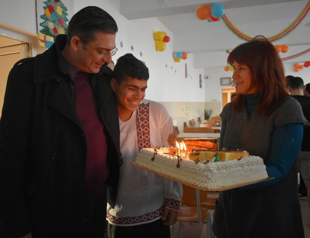 Președintele CJC, Marius Țuțuianu, ajutor de încredere al lui Moș Crăciun. A împărțit cadouri copiilor din centrele de plasament
