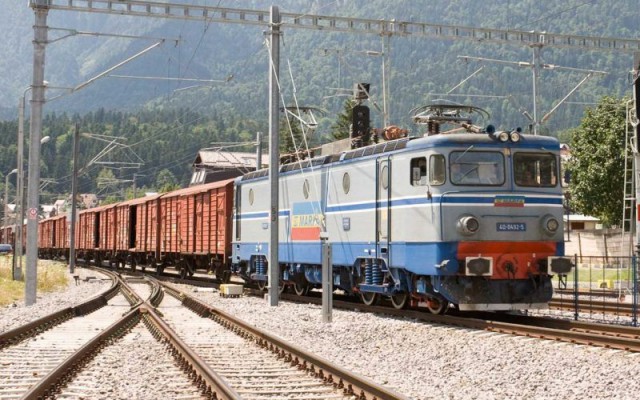 CFR Marfă a fost respinsă la licitaţia Programului RO-LA, prin care putea transporta TIR-uri pe calea ferată