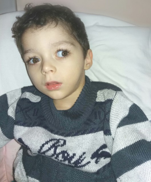 Un copil din Cogealac ar putea rămâne cu dizabilităţi, fără o operaţie în Turcia