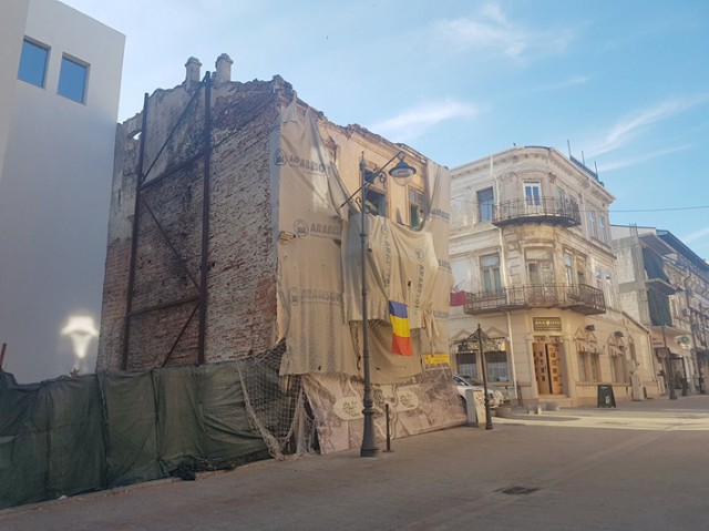 Centrul Vechi din Constanţa, în continuare DEPLORABIL. Primăria anunţă de ani de zile că vrea să îi schimbe înfăţişarea!