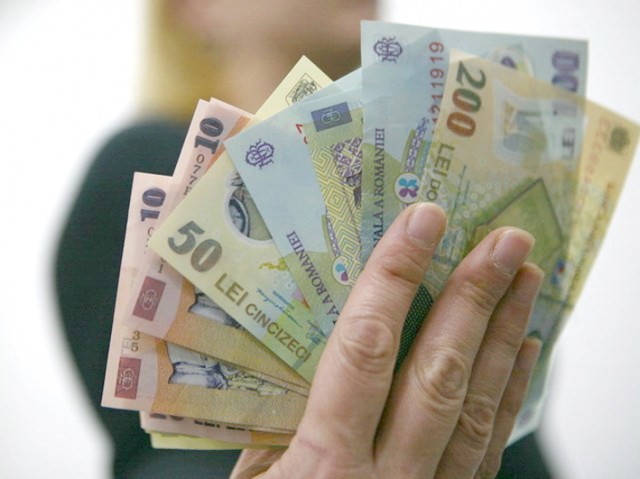 Un vârstnic din Constanţa a rămas fără 20.000 de lei! Alte două persoane, la un pas de a deveni victime