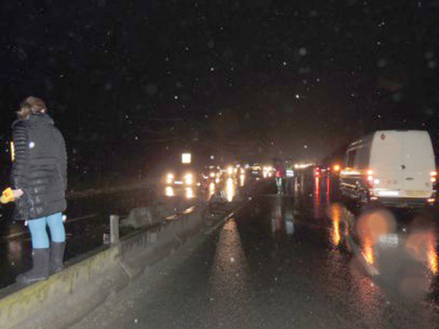 Un bărbat fără permis a FURAT o maşină şi s-a RĂSTURNAT cu ea pe DN39