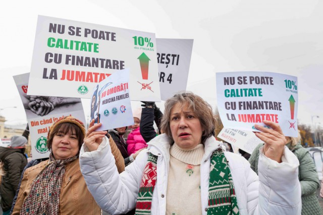 Medicii de familie anunţă că vor continua protestele şi nu vor acorda servicii decontate