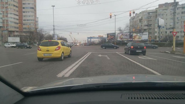 Imagini de CASCADORII RÂSULUI: cum s-a încadrat un şofer să facă stânga în zona Gării din Constanţa