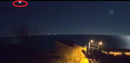 VIDEO INCREDIBIL! Obiect neidentificat, surprins deasupra mării la Constanța