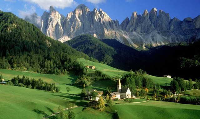 Voucherele de vacanţă acordate bugetarilor vor susţine circulaţia turistică în România