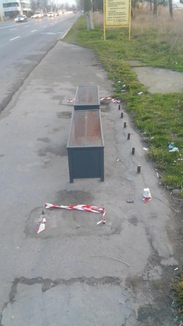 Surpriză de sfârșit de an: refugiile RATC de pe bulevardul Mamaia au fost demontate! Proprietarul: 'Nu credem că le mai punem la loc'