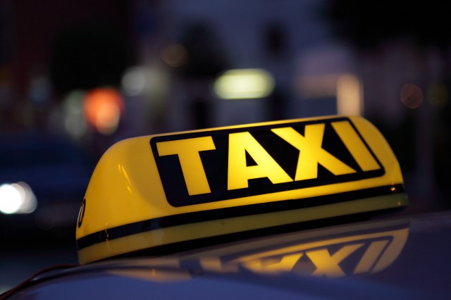 COTAR: Denigrarea taximetriştilor licenţiaţi are în spate mari interese financiare