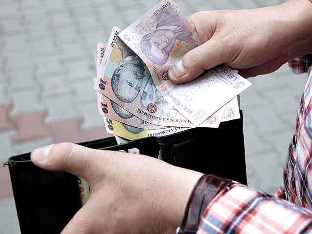 România are al treilea cel mai mic salariu minim pe economie din UE