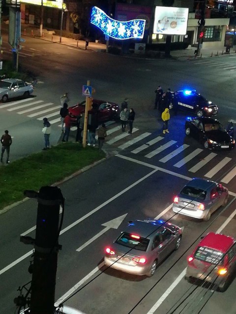 IMPACT ÎNTRE DOI BOLIZI DE LUX, LA CAPITOL!