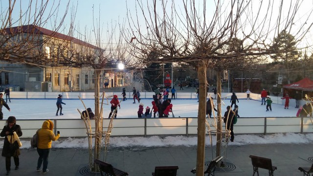 Ultimul week-end cu acces gratuit la patinoar în Cernavodă. VIDEO