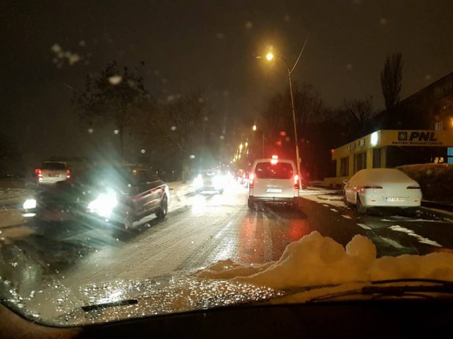 La Constanţa se circulă în condiţii de iarnă! Iată ce spun poliţiştii!