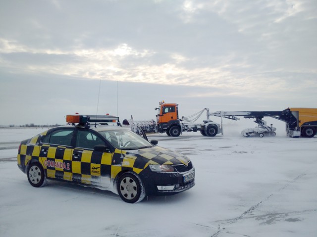 Se lucrează în condiţii de iarnă pe Aeroportul Mihail Kogălniceanu