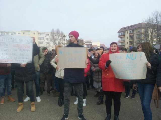 PROTEST la sediul Colegiului Tehnic Navrom din Poarta 6! Ce spune Statul Major al Forţelor Navale să-i liniştească pe elevi!
