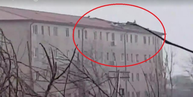 Lucrări FĂCUTE de mântuială la Eforie? La primul vânt au ZBURAT ACOPERIȘURILE! VIDEO