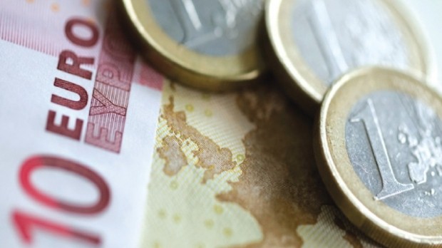 Leul încheie săptămâna în depreciere faţă de moneda unică, dar câştigă teren în faţa dolarului şi francului