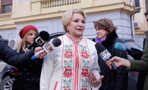 Au început NEGOCIERILE pentru noul guvern. Cine pleacă, cine vine