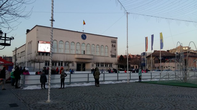 Pregătiri pentru sărbătorile de iarnă la Cernavodă: festivalul I.D. Chirescu şi patinoar în faţa primăriei