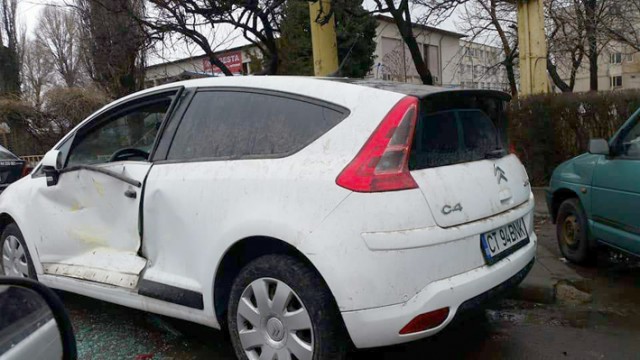 Autoturism parcat, ŞIFONAT GRAV de un taximetru: şoferul, acuzat că a fugit de la locul faptei