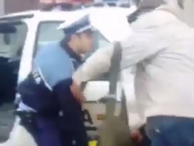 Agresorul poliţistului din Niculiţel, trimis în judecată
