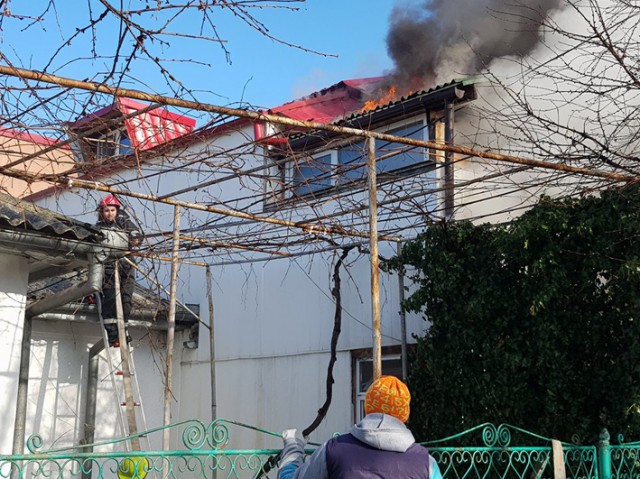 Urmările exploziei de la Eforie: o femeie a ajuns la spital, casa a fost distrusă!