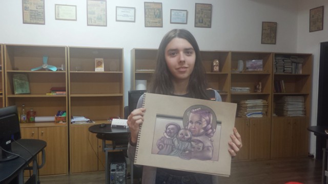 O adolescentă din Constanţa desenează viaţa în creioane colorate