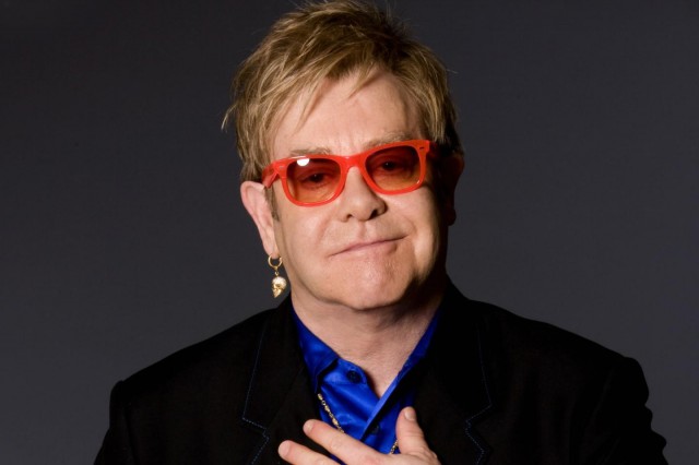 Elton John îşi lansează autobiografia în luna octombrie
