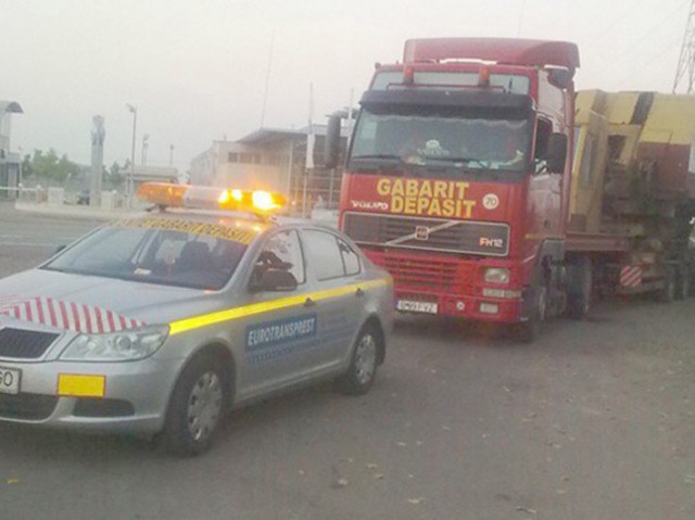 Atenţie, şoferi! Urmează să treacă două transporturi agabaritice prin judeţul Constanţa