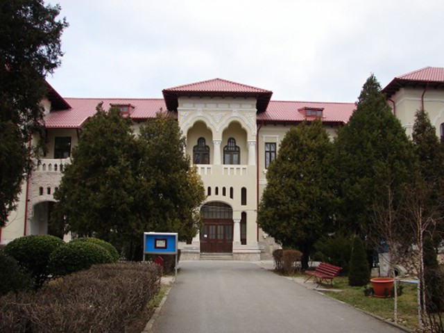 Planul cadru pentru învăţământul liceal, filiera teoretică, în dezbatere la Constanţa