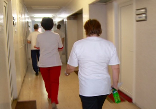 O asistentă medicală din Constanţa s-a înţepat, accidental, cu un ac în mână! Se efectuează cercetări!