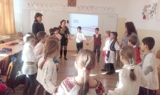 Elevii ar putea începe şcoala pe 17 septembrie, cu o vacanţă de Paşte de trei săptămâni