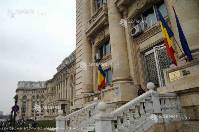 CCR a admis sesizarea PNL şi PMP în legătură cu proiectul privind înfiinţarea Liceului Romano-Catolic de la Târgu Mureş