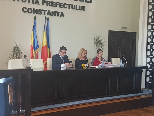 Teren din centrul stațiunii Mamaia, ocupat GRATUIT de o firmă!