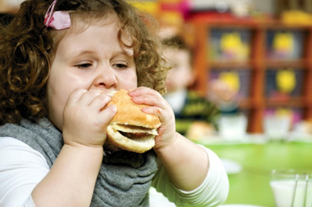 SEMNAL DE ALARMĂ tras de şefa Secţiei de Pediatrie: din ce în ce mai mulţi copii obezi în Constanţa!