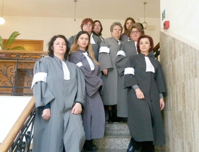 Protestul personalului auxiliar de specialitate şi conex din cadrul instanţelor judecătoreşti continuă, inclusiv la Constanţa!
