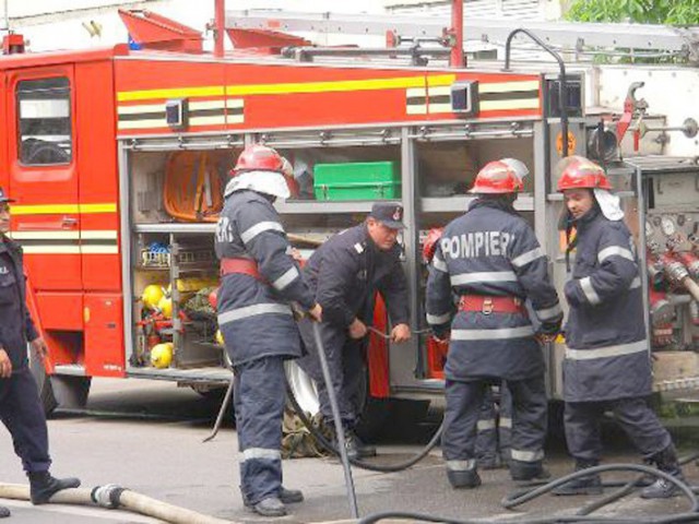 ALERTĂ ISU: Incendiu la un apartament din Constanţa!