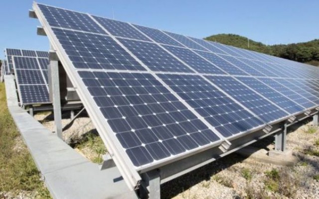 Persoanele fizice care vor să producă energie regenerabilă vor putea vinde electricitatea în reţea