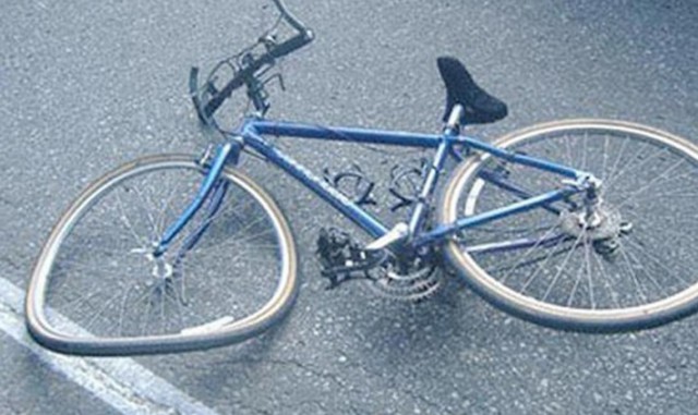 Biciclist accidentat de o mașină, în zona Sala Sporturilor