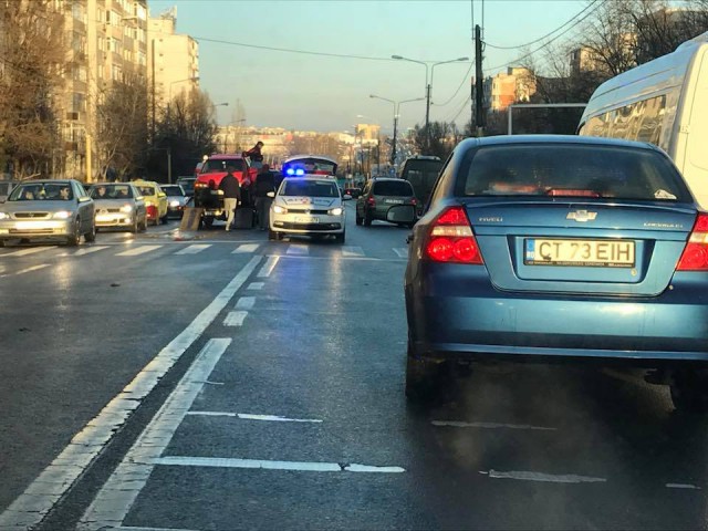 Două mașini s-au tamponat la Rustic