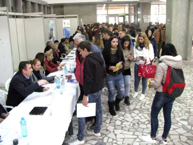 Criza forţei de muncă se va amplifica în acest an, firmele vor duce un adevărat război pentru racolarea de angajaţi