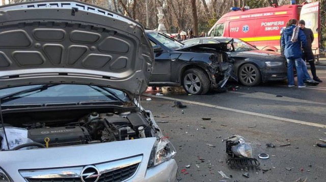 Scene de groază pe bulevardul Dacia. „S-au bătut pe asfalt, tăvălindu-se şi urlând: te omor”