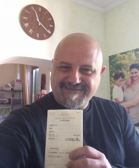 Declarații scandaloase: POLITICIAN ITALIAN SE LAUDĂ CĂ ÎI PLACE SĂ BATĂ ROMÂNI