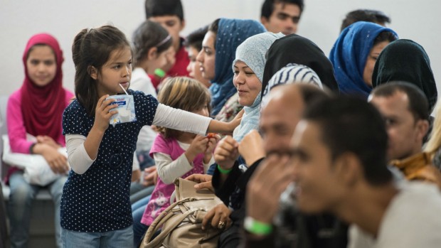Statele UE trebuie să pregătească până pe 12 decembrie planuri pentru aplicarea pactului european privind migraţia