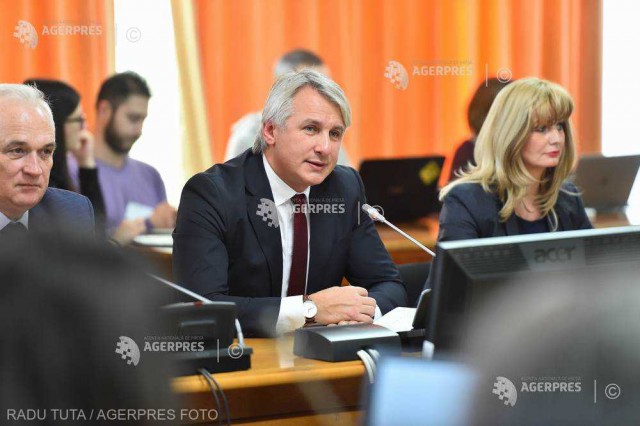 Formularul 600 provoacă nemulțumiri! Protest INEDIT la ușa lui Teodorovici