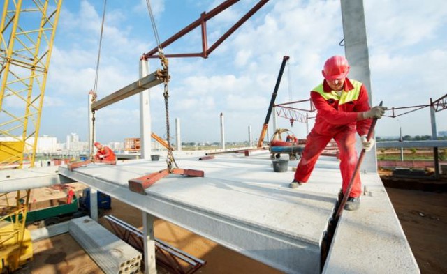 INS: Numărul autorizaţiilor de construire eliberate pentru clădiri rezidenţiale a crescut anul trecut cu 7,6%